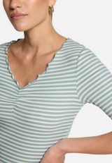 Shirt gestreift mit Raffung / Detailbild