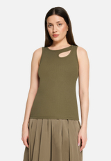 Basic-Top mit Rundhalsausschnitt / Modellfoto Vorderseite