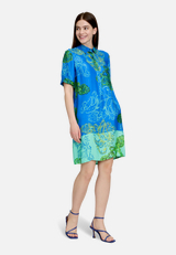 Hemdblusenkleid mit Knopfleiste / Modellfoto Vorderseite (Outfit)