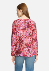 Blusenshirt mit Raffung / Modellfoto Rückseite