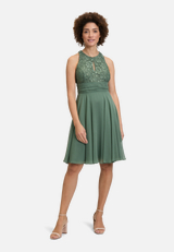 Abendkleid mit Spitze / Modellfoto Vorderseite (Outfit)