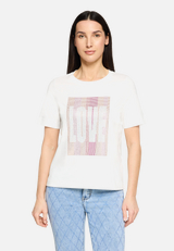 Kurzarm-Shirt mit Rundhalsausschnitt / Modellfoto Vorderseite
