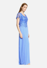 Abendkleid mit Stickerei / Modellfoto Vorderseite (Outfit)