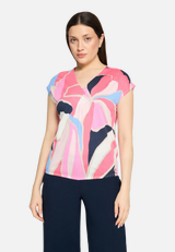 Casual-Shirt mit Gummizug / Modellfoto Vorderseite
