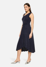 Cocktailkleid im Glitzer-Look / Modellfoto Vorderseite (Outfit)