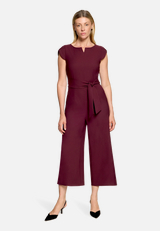 Eleganter Jumpsuit mit Bindegürtel / Modellfoto Vorderseite