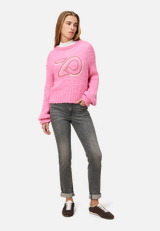 Pullover mit Logostickerei / Modellfoto Vorderseite (Outfit)