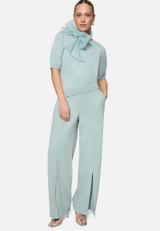 Stoffhose  mit Schlitz vorn / Modellfoto Vorderseite (Outfit)