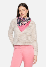Basic-Schal mit Aufdruck / Modellfoto Vorderseite