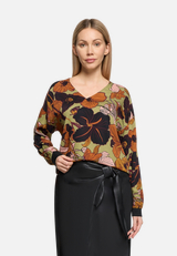 Oversize-Bluse mit Rippbündchen / Modellfoto Vorderseite