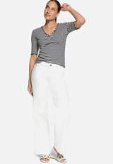 Shirt gestreift mit Raffung / Modellfoto Vorderseite (Outfit)