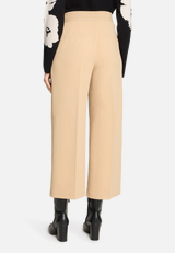 Culotte  mit Bügelfalte und elastischem Bund / Modellfoto Rückseite