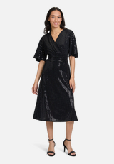 Cocktailkleid im Glitzer-Look / Modellfoto Vorderseite