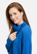 Grobstrick-Pullover mit hohem Kragen / Detailbild