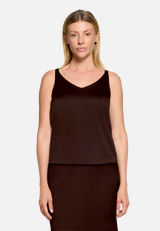 Satin-Bluse mit V-Ausschnitt / Modellfoto Vorderseite