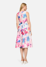 Cocktailkleid mit Kellerfalten / Modellfoto Rückseite