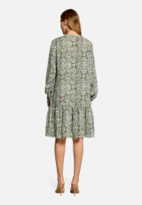 Stufenkleid mit Biesen / Modellfoto Rückseite