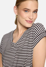 Shirt  gestreift mit V-Ausschnitt  / Detailbild