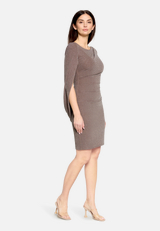 Cocktailkleid im Glitzer-Look / Modellfoto Vorderseite (Outfit)