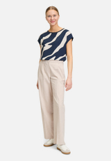 Casual-Shirt mit Print / Modellfoto Vorderseite (Outfit)