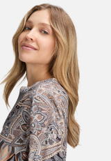 Longbluse mit Stehkragen / Detailbild