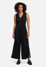 Jumpsuit mit weitem Bein / Modellfoto Vorderseite
