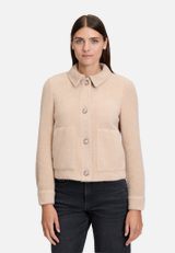 Casual-Jacke mit aufgesetzten Taschen / Modellfoto Vorderseite