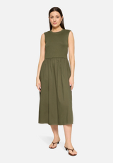 Casual-Kleid mit Eingrifftaschen / Modellfoto Vorderseite