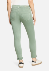 Slim Fit Jeans  mit Stretch-Anteil Style Sunny Short  / Modellfoto Rückseite