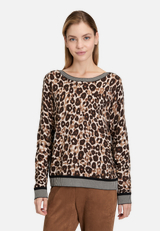 Strickpullover mit Animalprint / Modellfoto Vorderseite