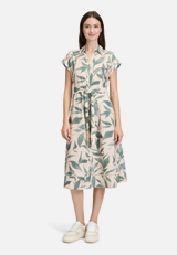 Hemdblusenkleid mit Print / Modellfoto Vorderseite