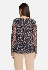 Langarm-Shirt mit Animalprint / Modellfoto Rückseite