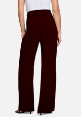 Elegante Stoffhose  mit Bindegürtel / Modellfoto Rückseite
