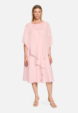 Chiffonstola mit Volant / Modellfoto Vorderseite (Outfit)