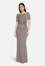 Abendkleid im Glitzer-Look / Modellfoto Vorderseite