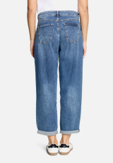 Used Look-Jeans mit Waschung / Modellfoto Rückseite