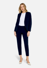 Klassischer Blazer mit Taschen / Modellfoto Vorderseite (Outfit)