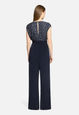 Jumpsuit mit Bundfalten / Modellfoto Rückseite