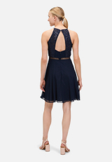 Cocktailkleid mit Spitze / Modellfoto Rückseite