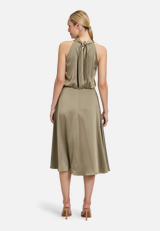 Cocktailkleid mit Stehkragen / Modellfoto Rückseite