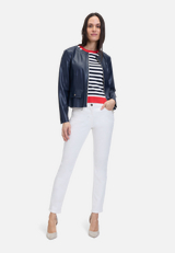Kurzblazer mit Reißverschluss / Modellfoto Vorderseite (Outfit)