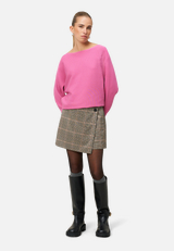 Strickpullover mit U-Bootausschnitt / Modellfoto Vorderseite (Outfit)