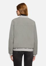 Sommerjacke mit Kragen / Modellfoto Rückseite