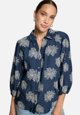 Oversized-Bluse  3/4 Arm mit Stickerei / Modellfoto Vorderseite