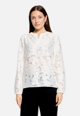 Schlupfbluse mit Muster / Modellfoto Vorderseite