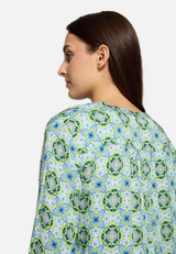 Blusenshirt mit Muster / Detailbild