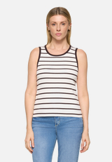 Basic-Top mit Rundhalsausschnitt / Modellfoto Vorderseite