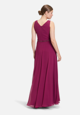 Abendkleid mit Plissee / Modellfoto Rückseite