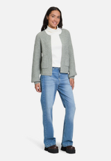 Strick-Cardigan mit Taschen / Modellfoto Vorderseite (Outfit)