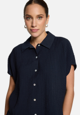 Hemdbluse  kurzarm Crinkle-Struktur / Detailbild